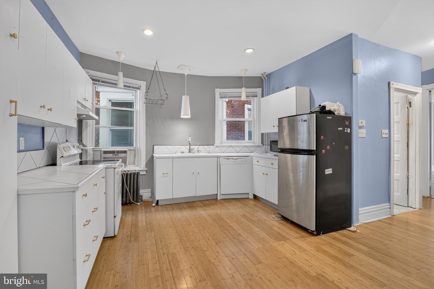 4947 CATHARINE ST #2 Property Photo 1