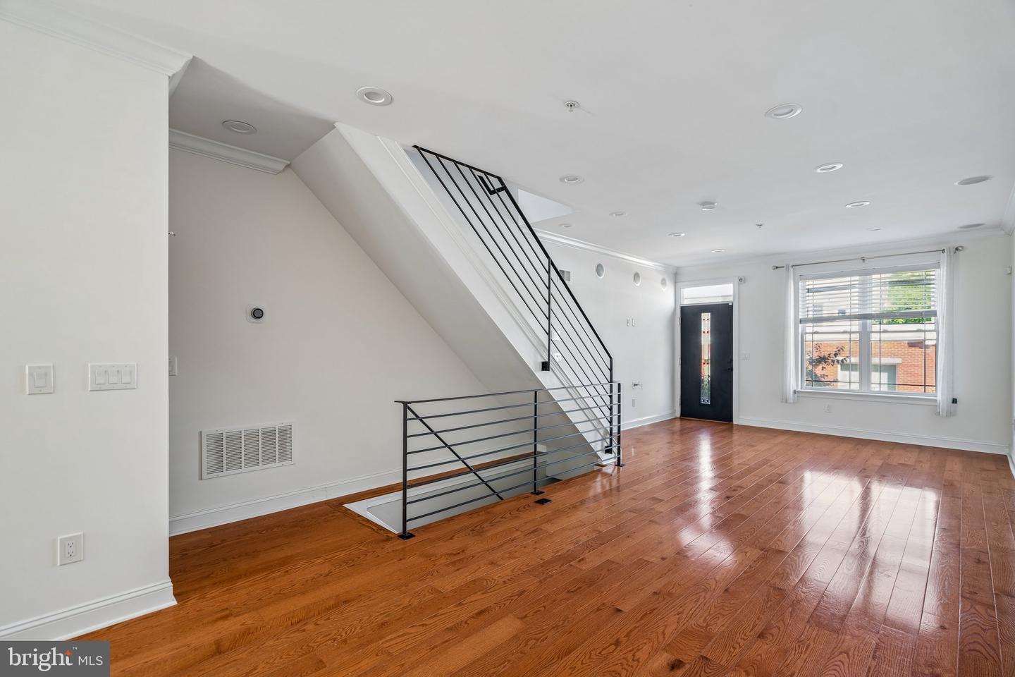 2036 Reed St Property Photo 4