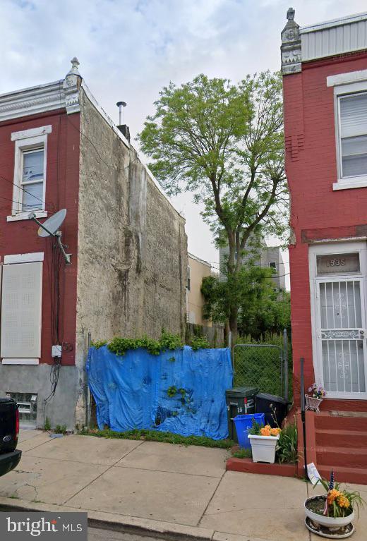 1937 FONTAIN ST Property Photo 1