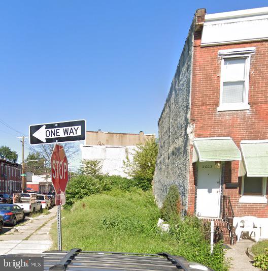 2001 E MADISON ST Property Photo 1