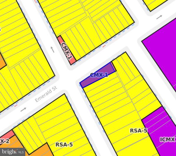 2001 E Madison St Property Photo 2