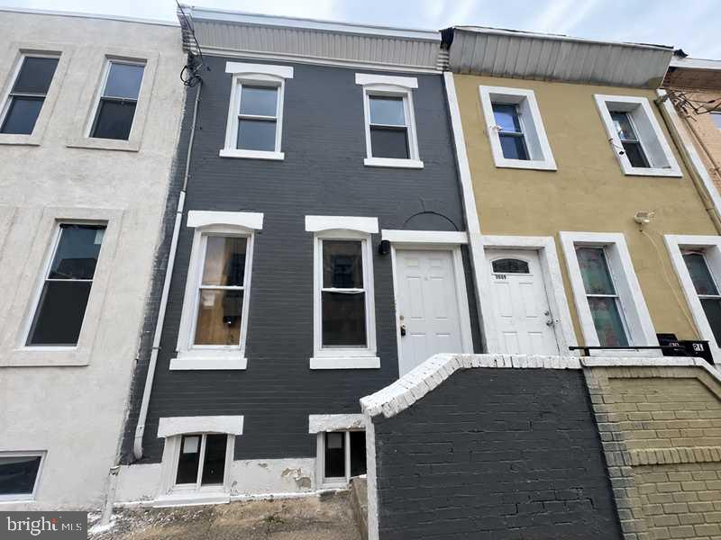 2611 N Warnock St Property Photo 1