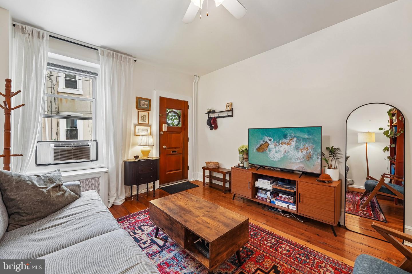 311 Carson St Property Photo 4