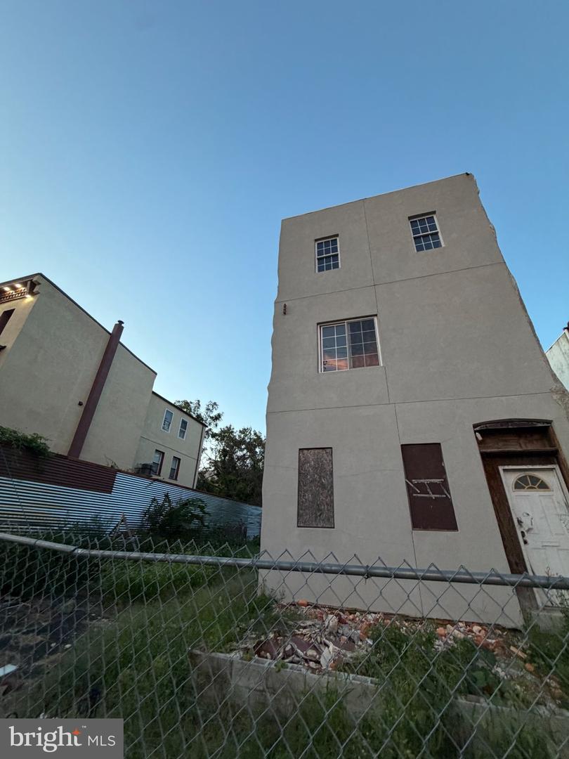 4039-4041 Girard Ave Property Photo 3