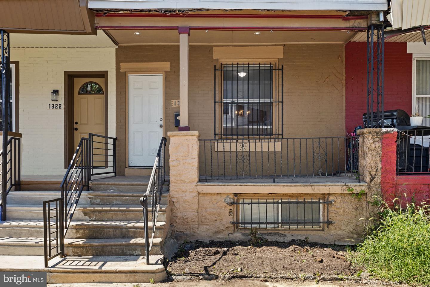 1320 S Lindenwood St Property Photo 3