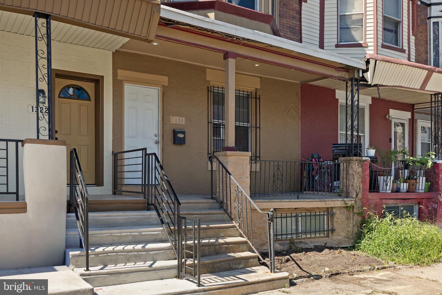 1320 S Lindenwood St Property Photo 4