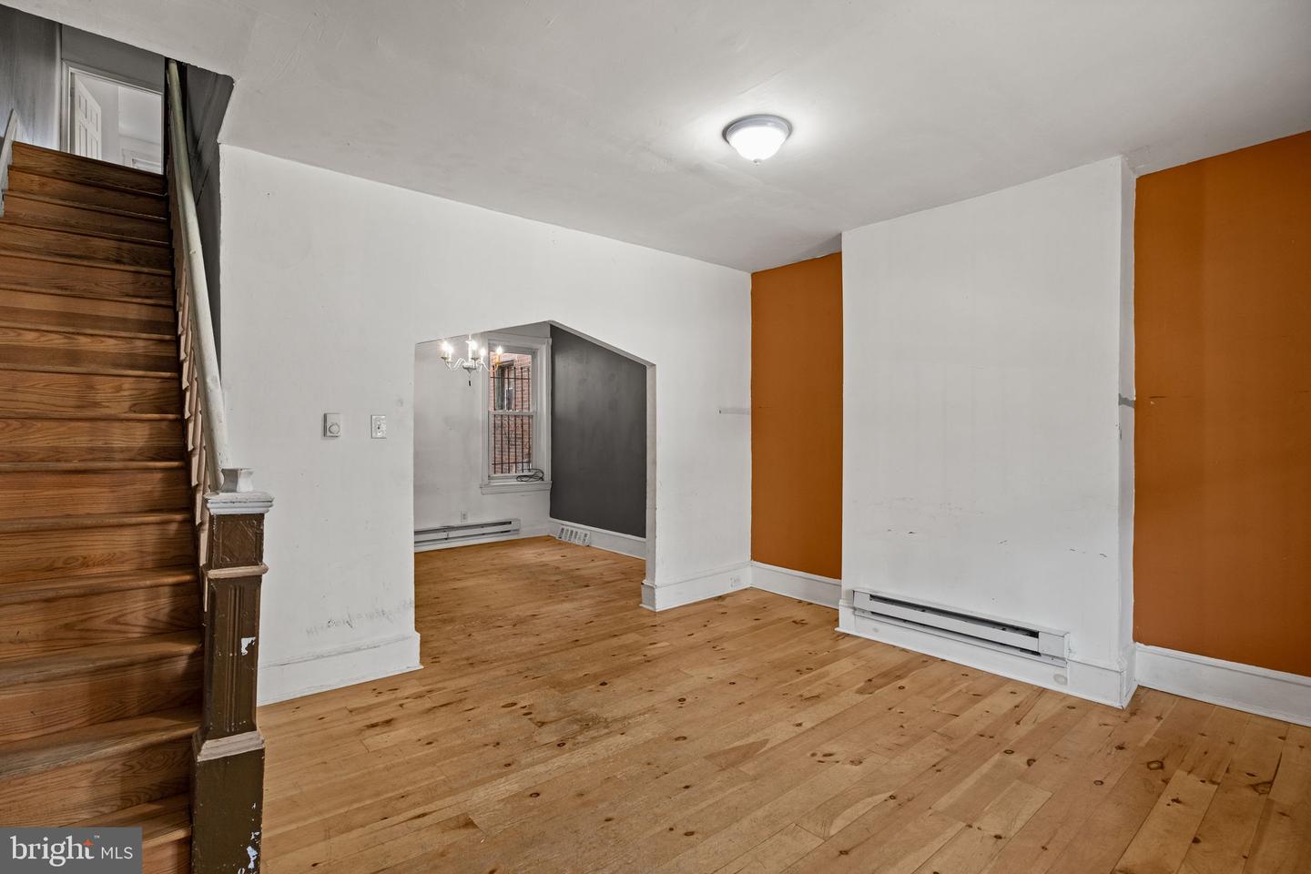 1320 S Lindenwood St Property Photo 8