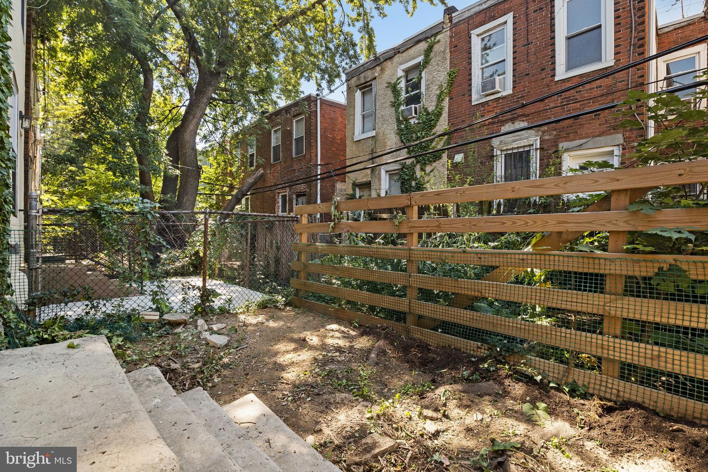 1320 S Lindenwood St Property Photo 17