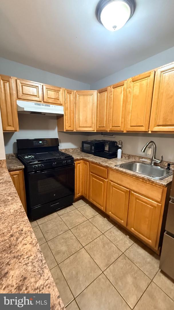 5449 Pine St #b Property Photo 9