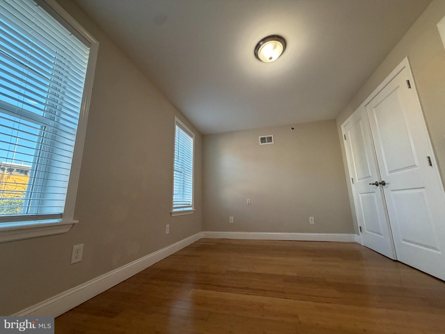 2608 Thompson St Property Photo 3