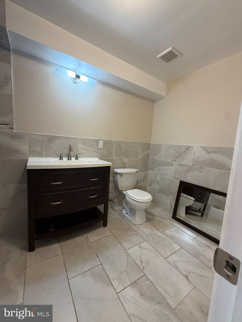 2608 Thompson St Property Photo 8