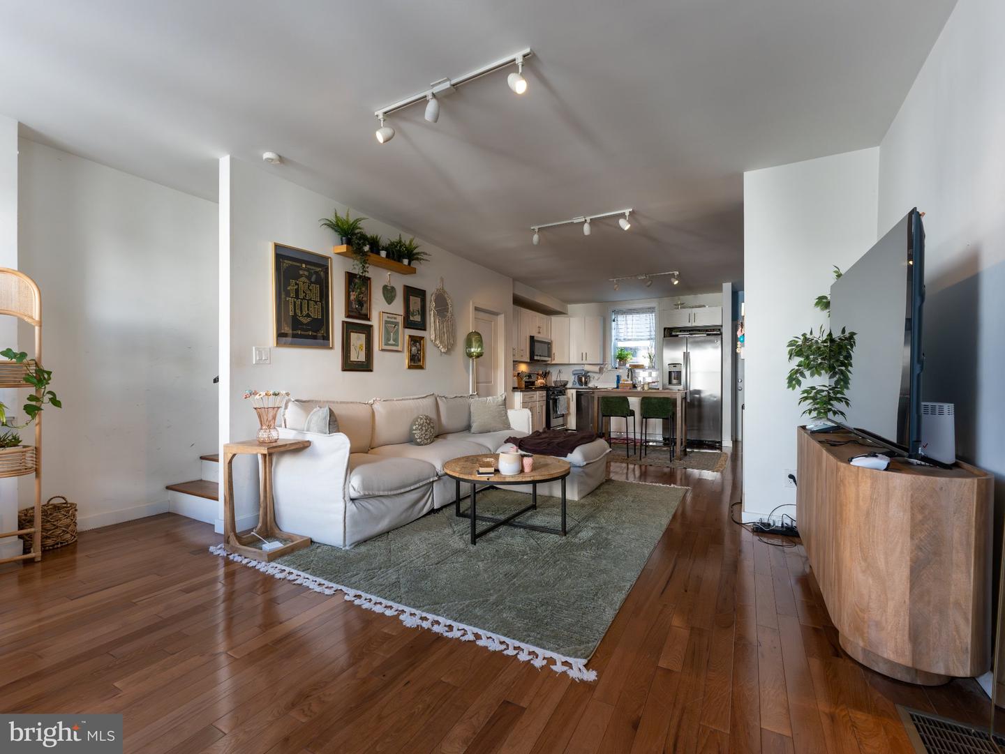 1431 N Howard St Property Photo 3