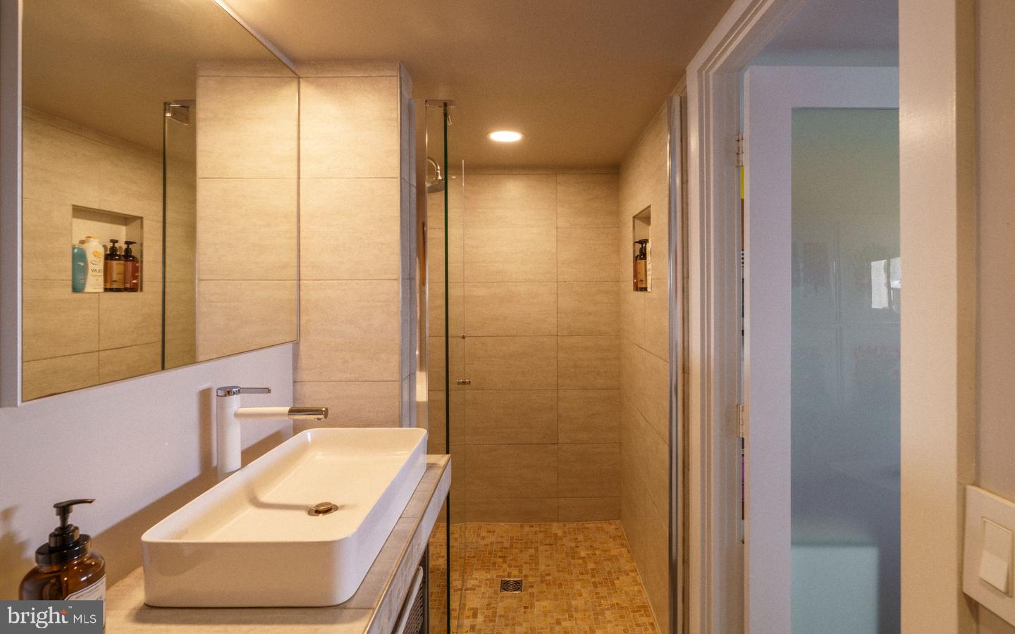 449-00 N 13th St #1 Property Photo 24