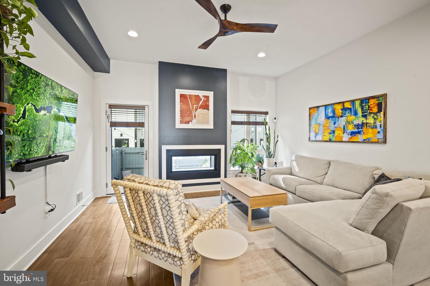 1216 Crease St Property Photo 17