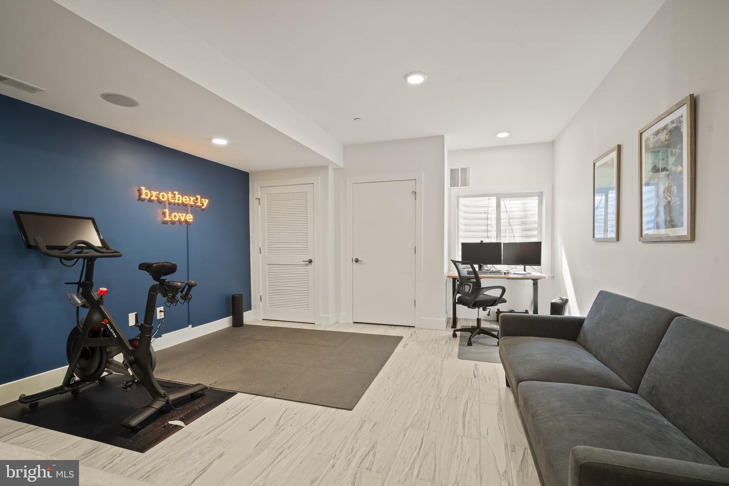 1216 Crease St Property Photo 24