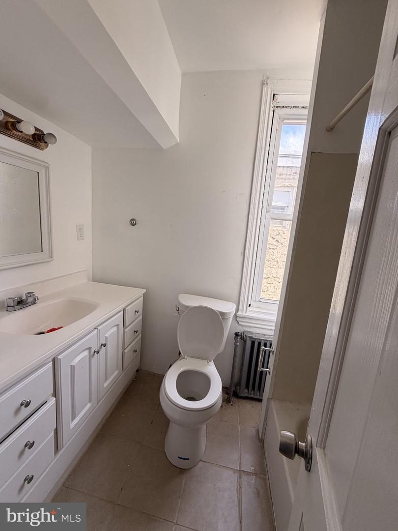 818 E Hilton St Property Photo 5