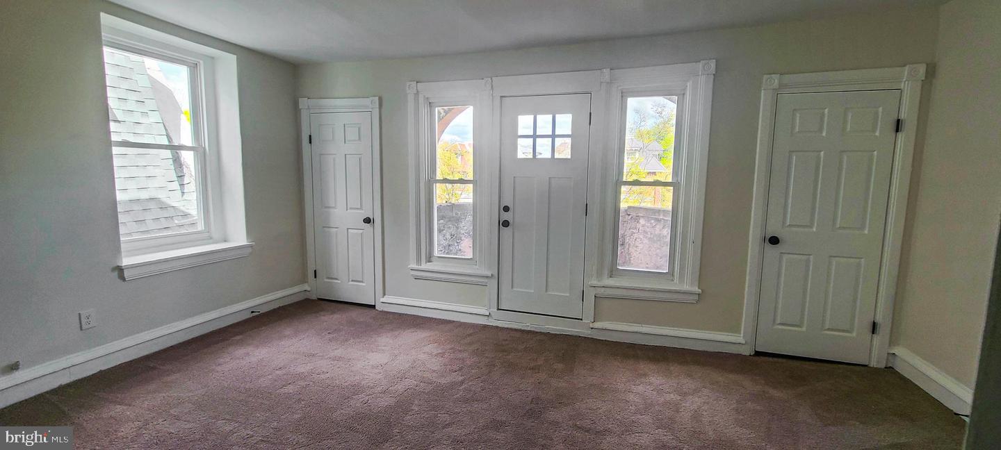 608 S 48th St Property Photo 27