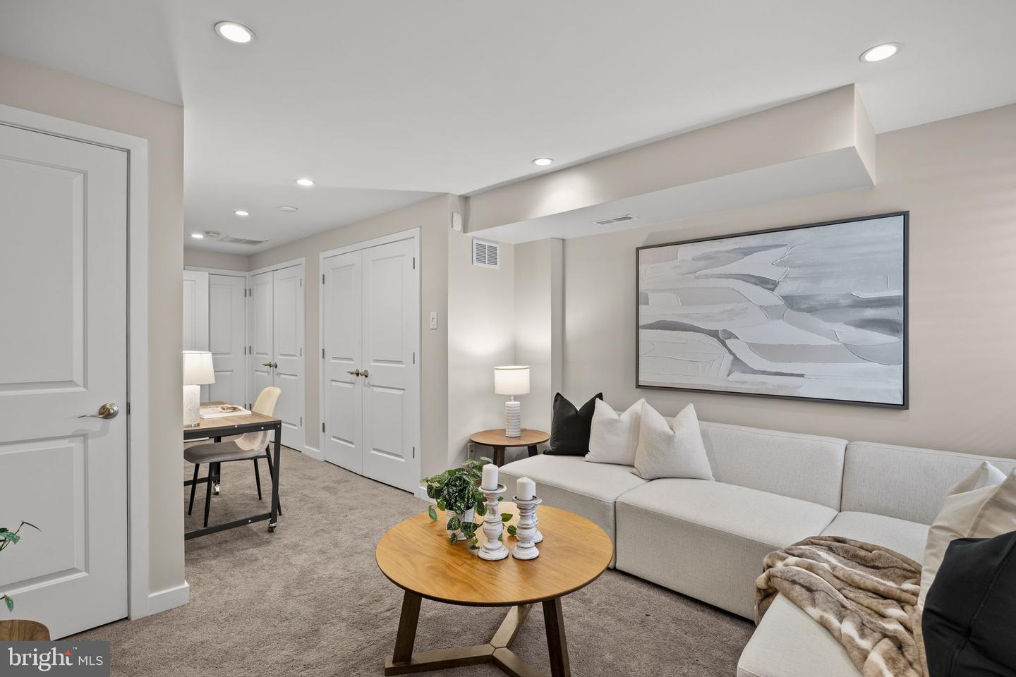 2400 Madison Sq Property Photo 14