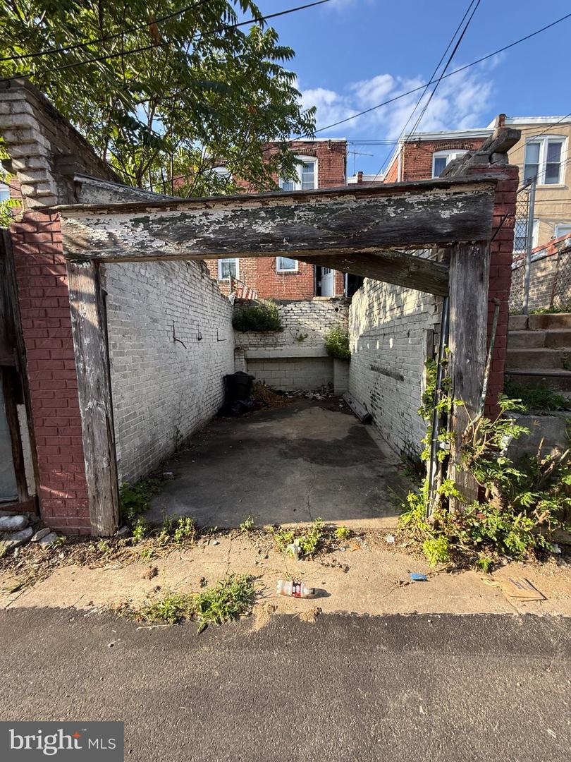 1958 W Sparks St Property Photo 5