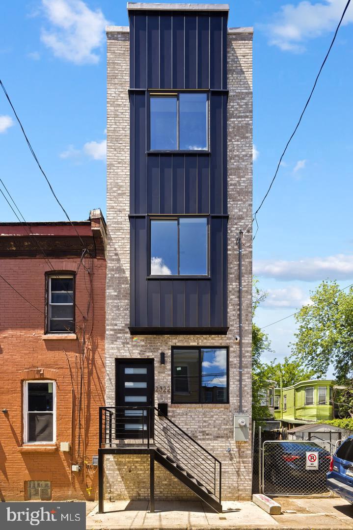 2322 N Mutter St Property Photo 1