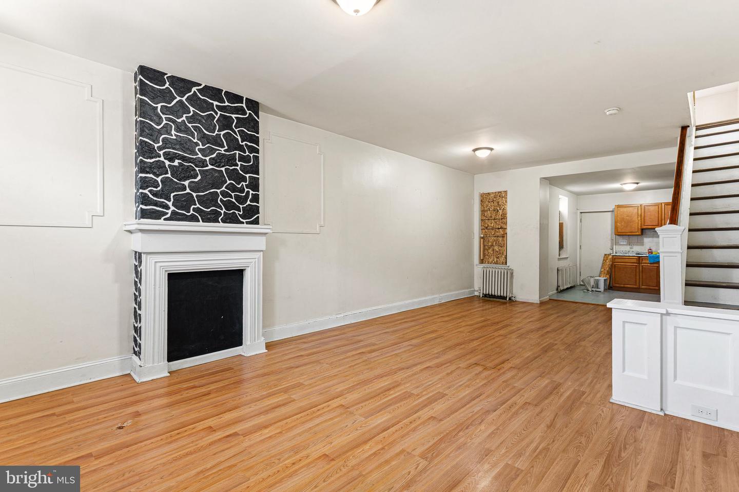 1828 E MADISON ST Property Photo 1
