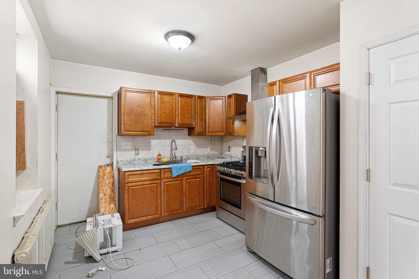 1828 E Madison St Property Photo 4