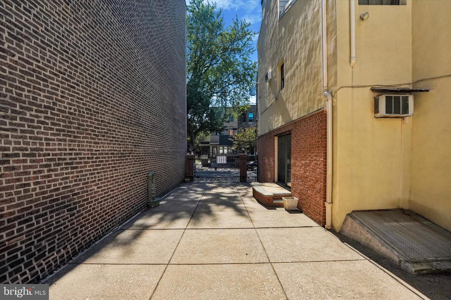 2341-43 E Dauphin St Property Photo 5
