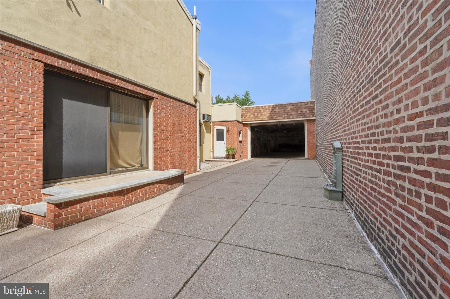 2341-43 E Dauphin St Property Photo 46