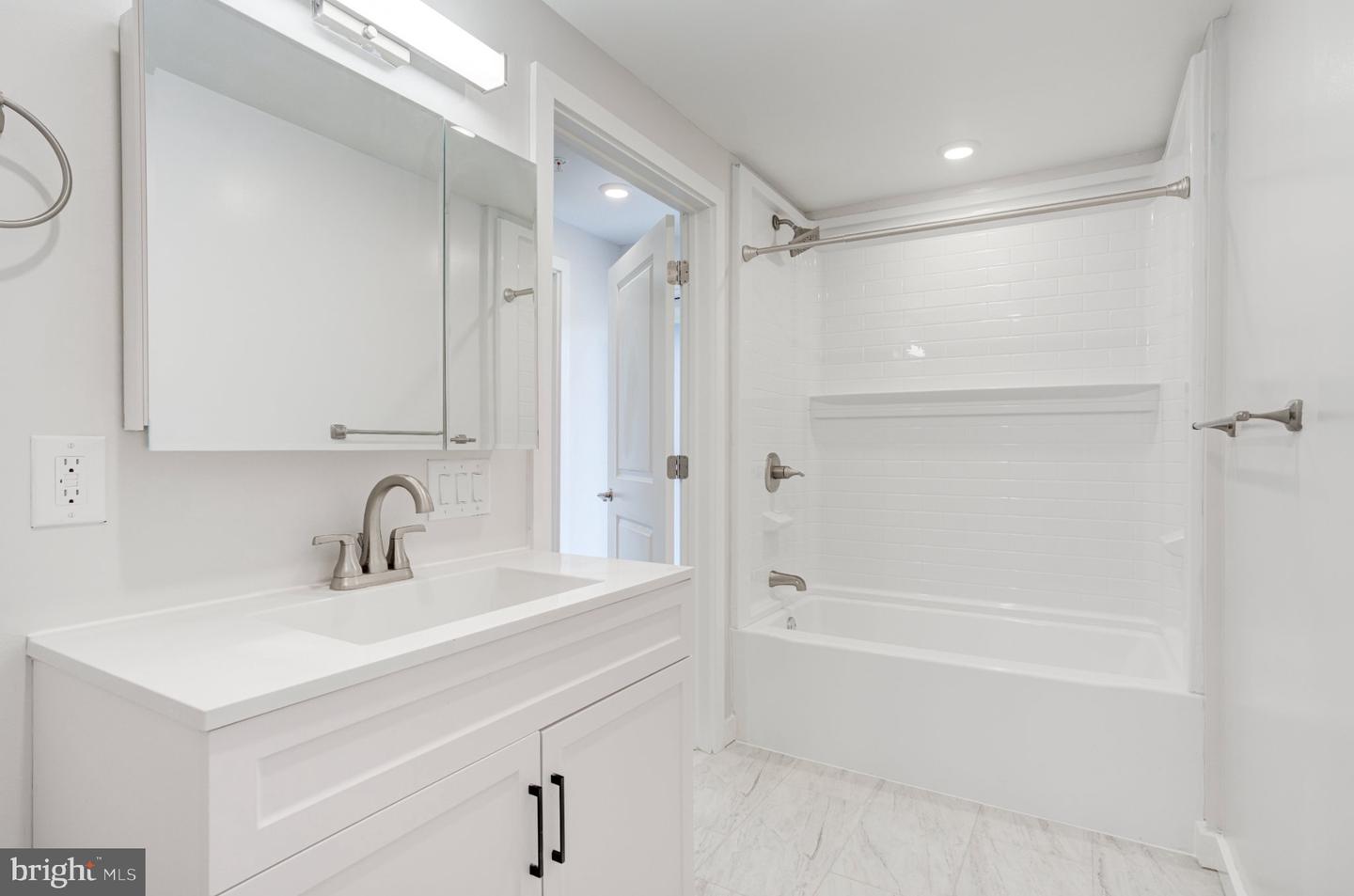 2240 Frankford Ave #4 Property Photo 3