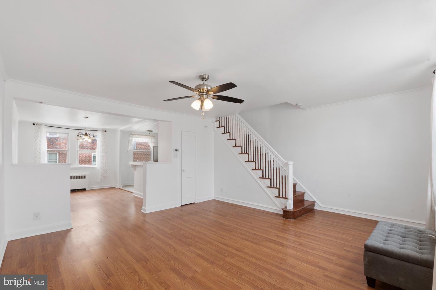 559 E COMLY ST Property Photo 1