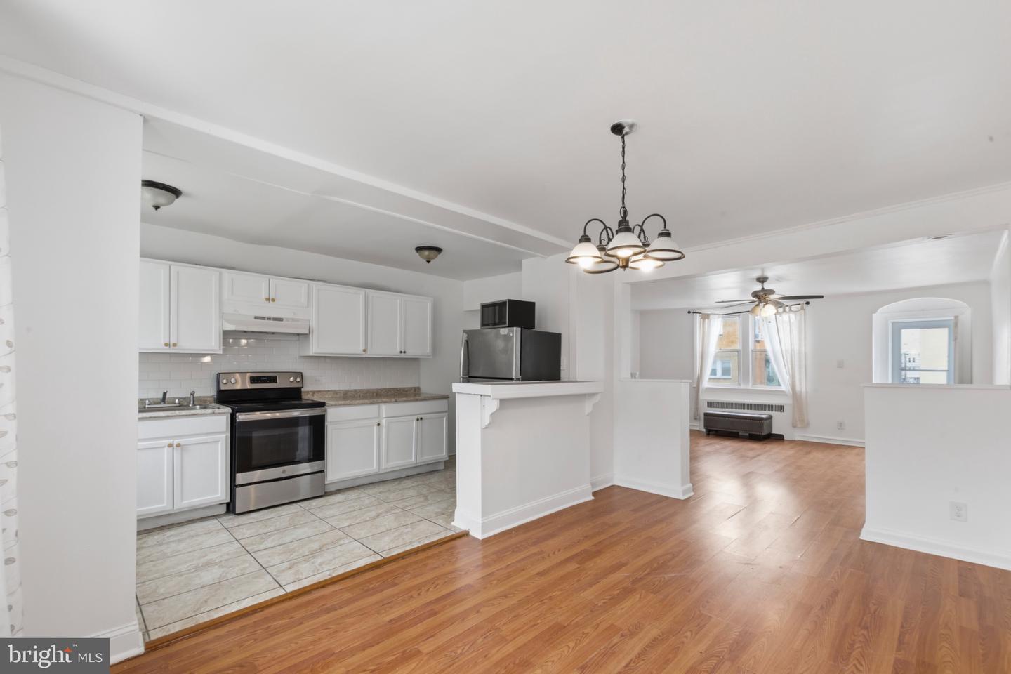 559 E Comly St Property Photo 3