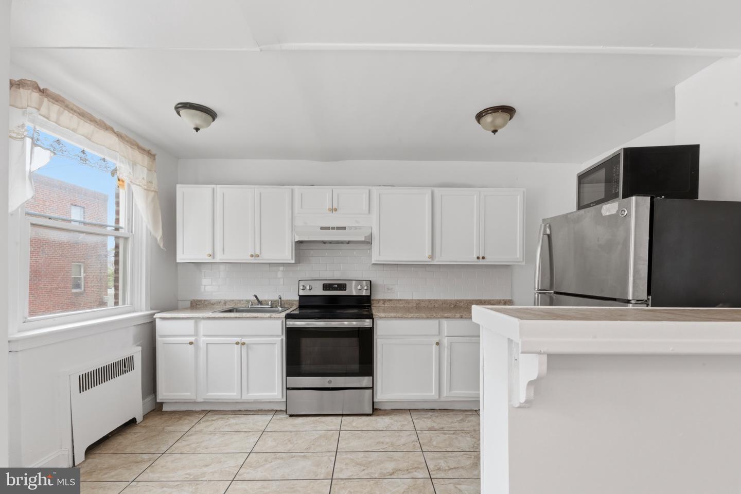 559 E Comly St Property Photo 5