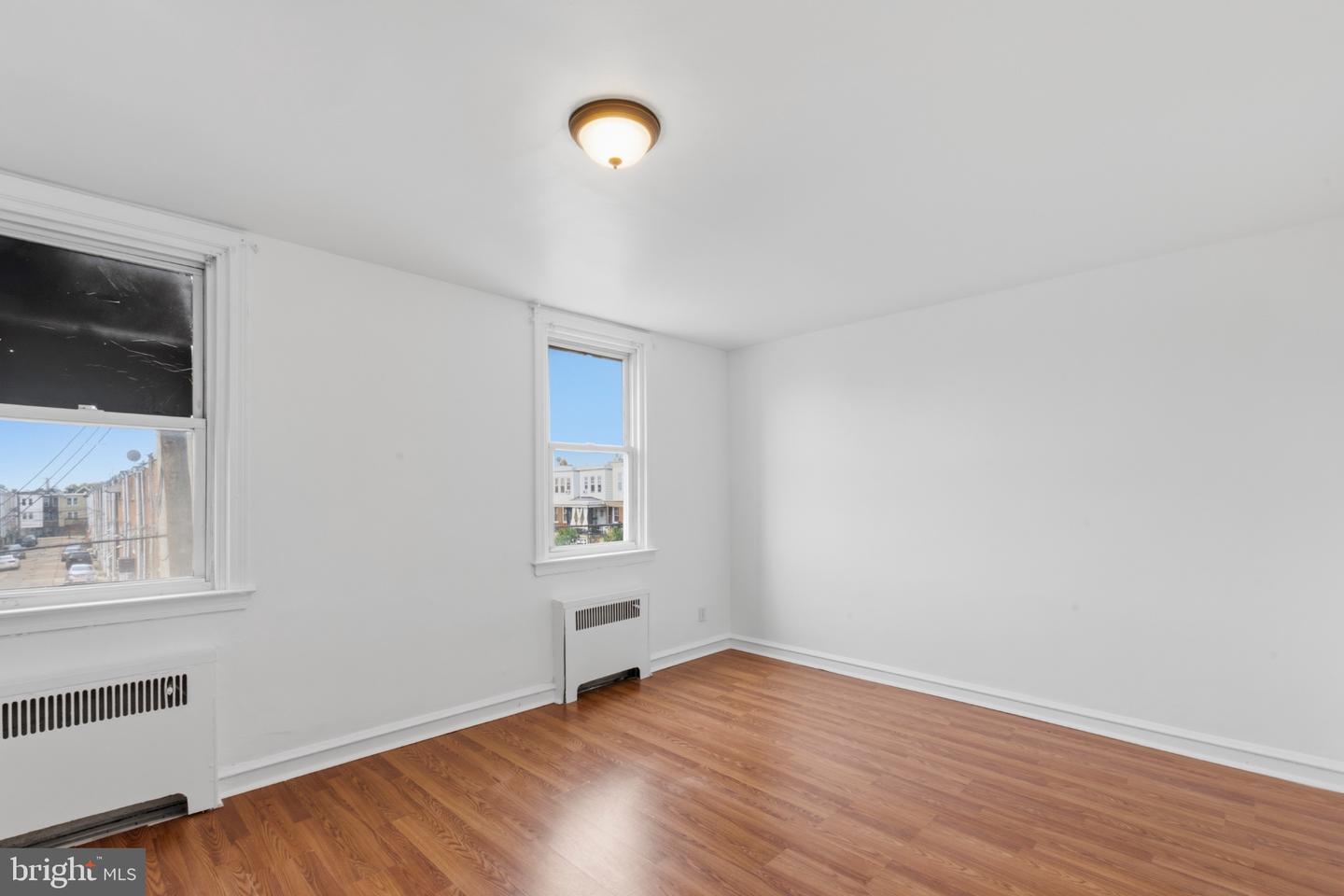 559 E Comly St Property Photo 8
