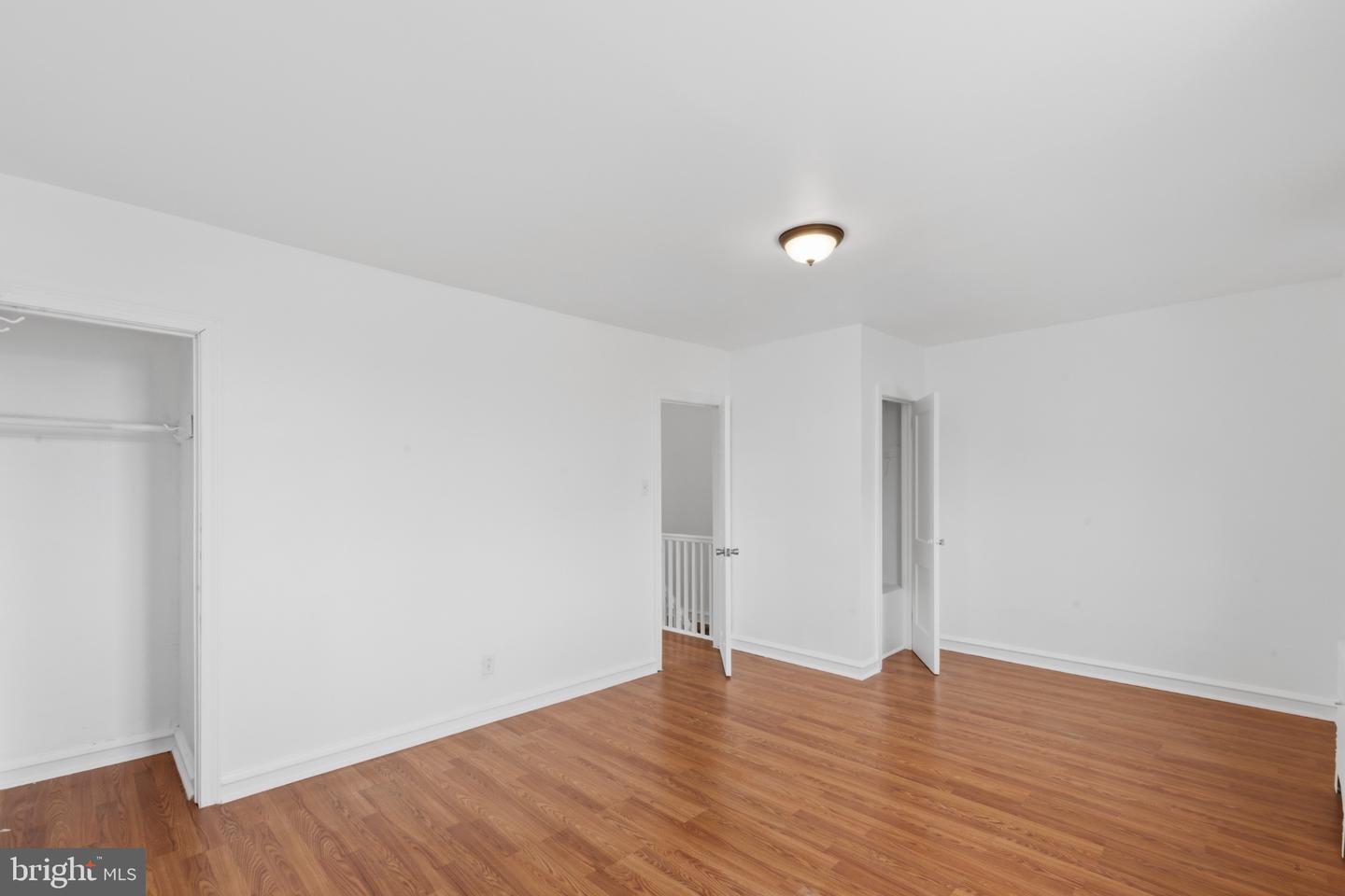 559 E Comly St Property Photo 9
