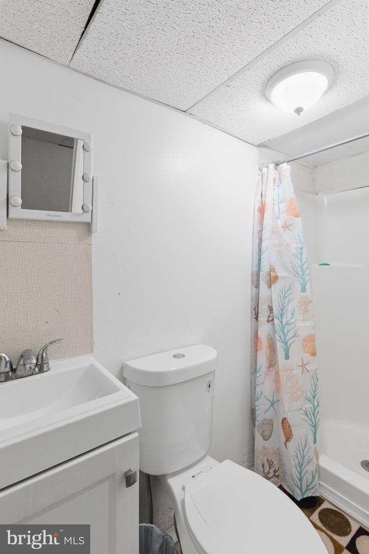 559 E Comly St Property Photo 12