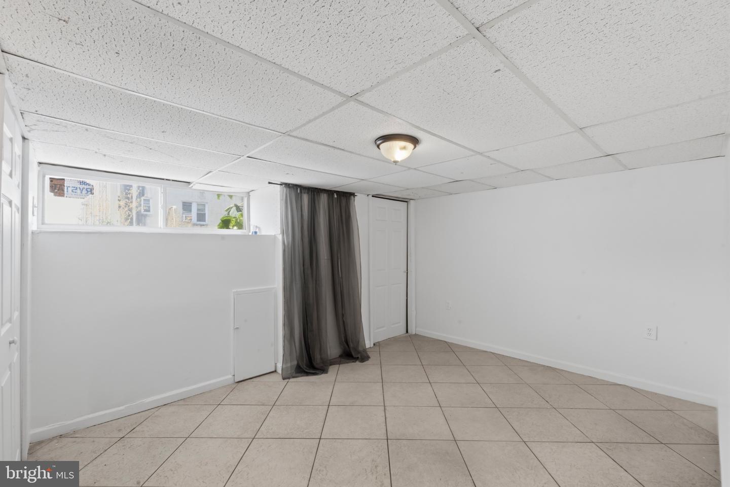 559 E Comly St Property Photo 18