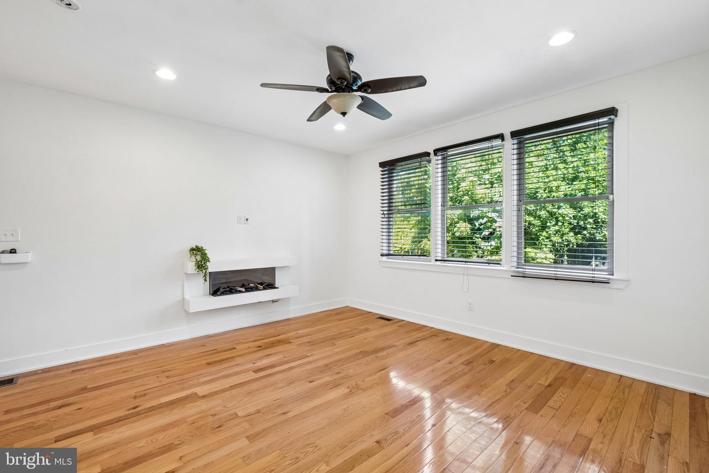 4743 Sheldon St Property Photo 10