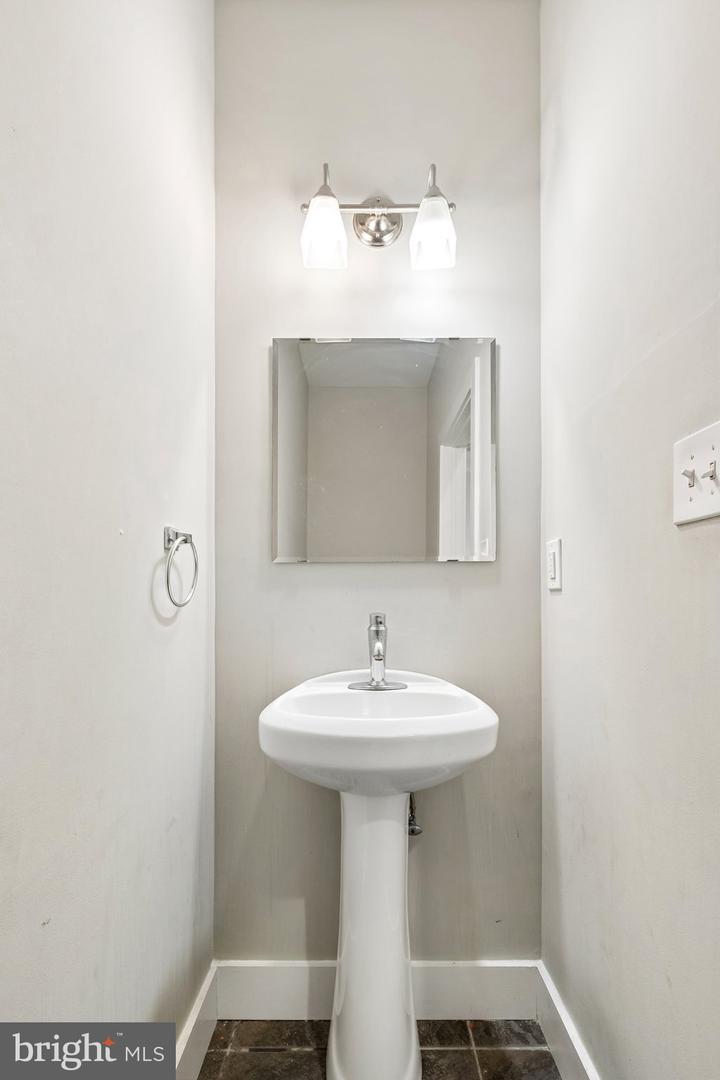 4743 Sheldon St Property Photo 12
