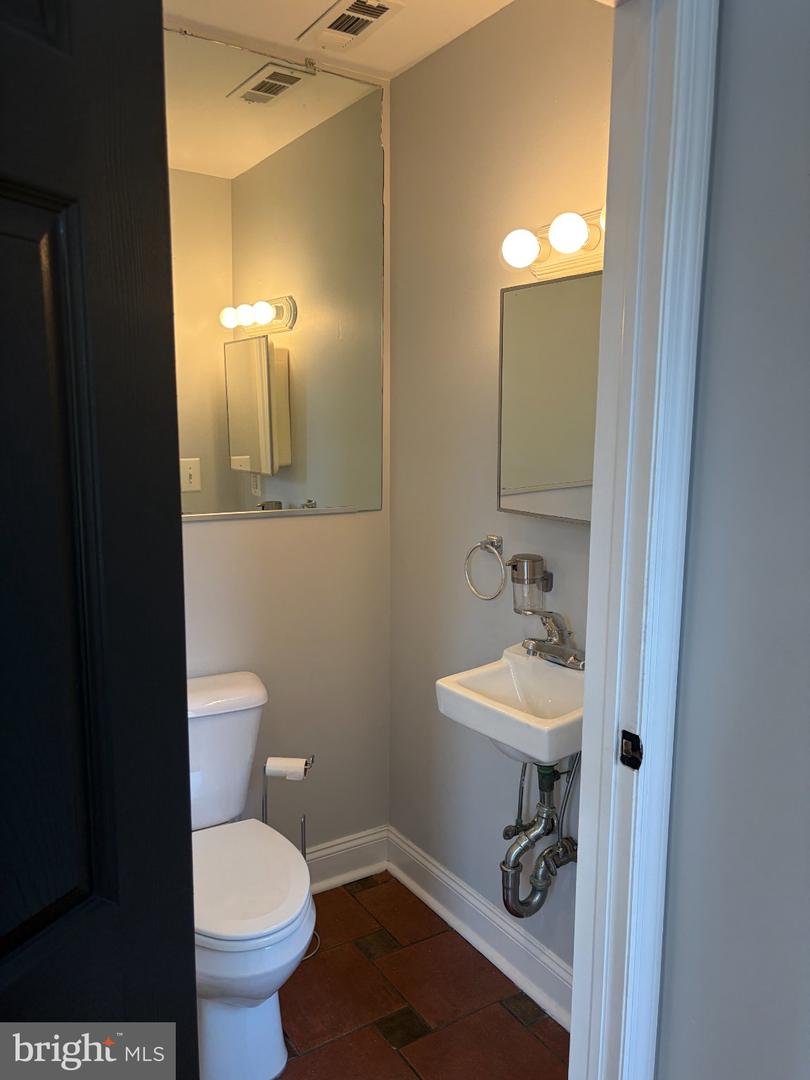 115 E Girard Ave #2 Property Photo 12