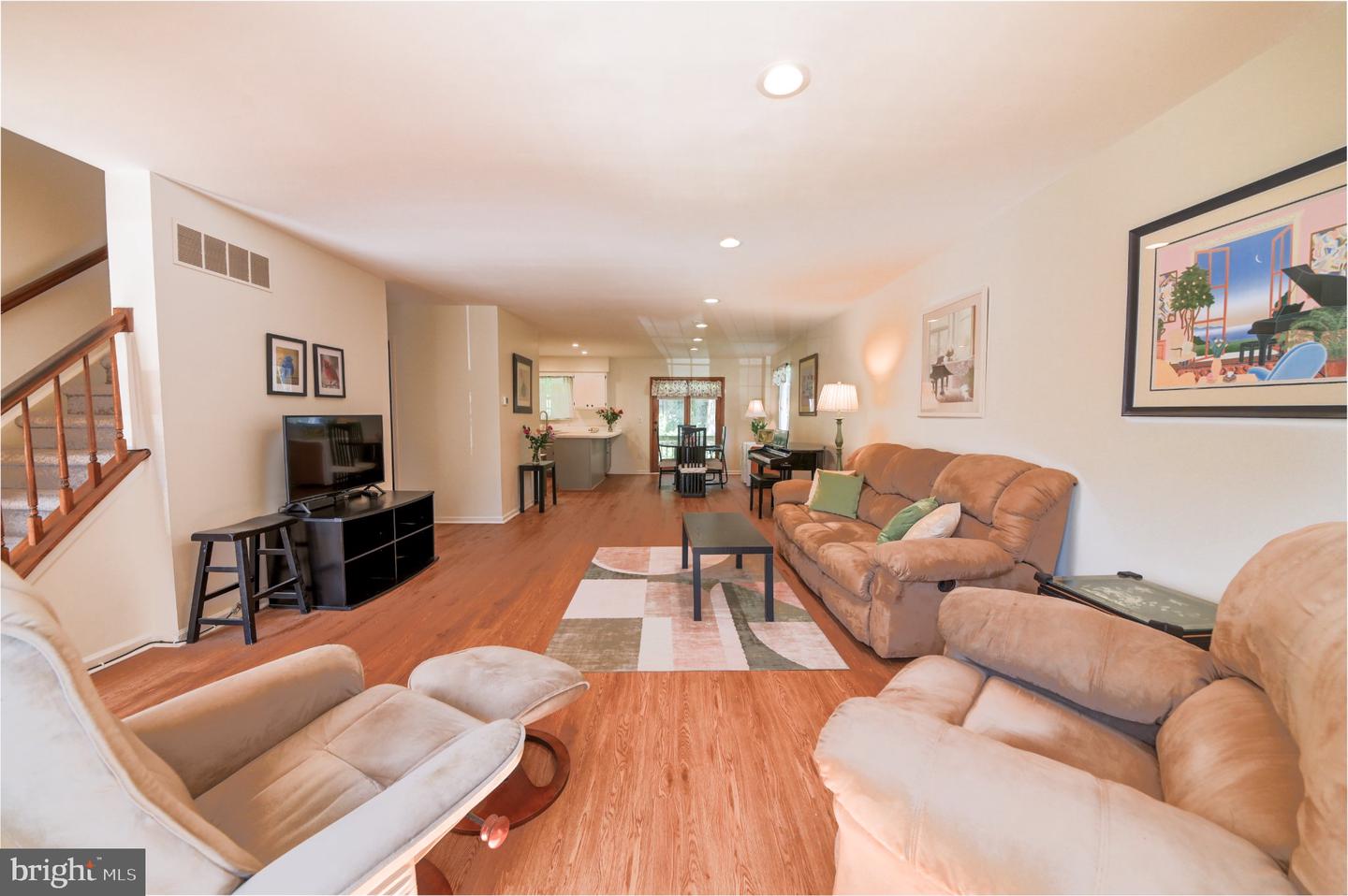 7923-31 Ridge Ave #25 Property Photo 4