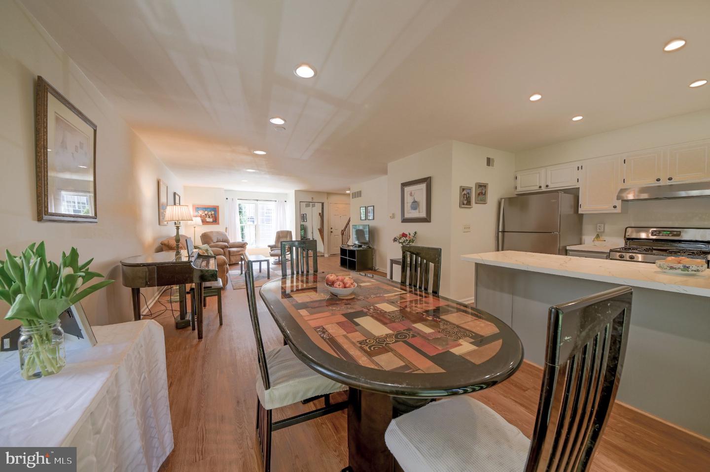 7923-31 Ridge Ave #25 Property Photo 11