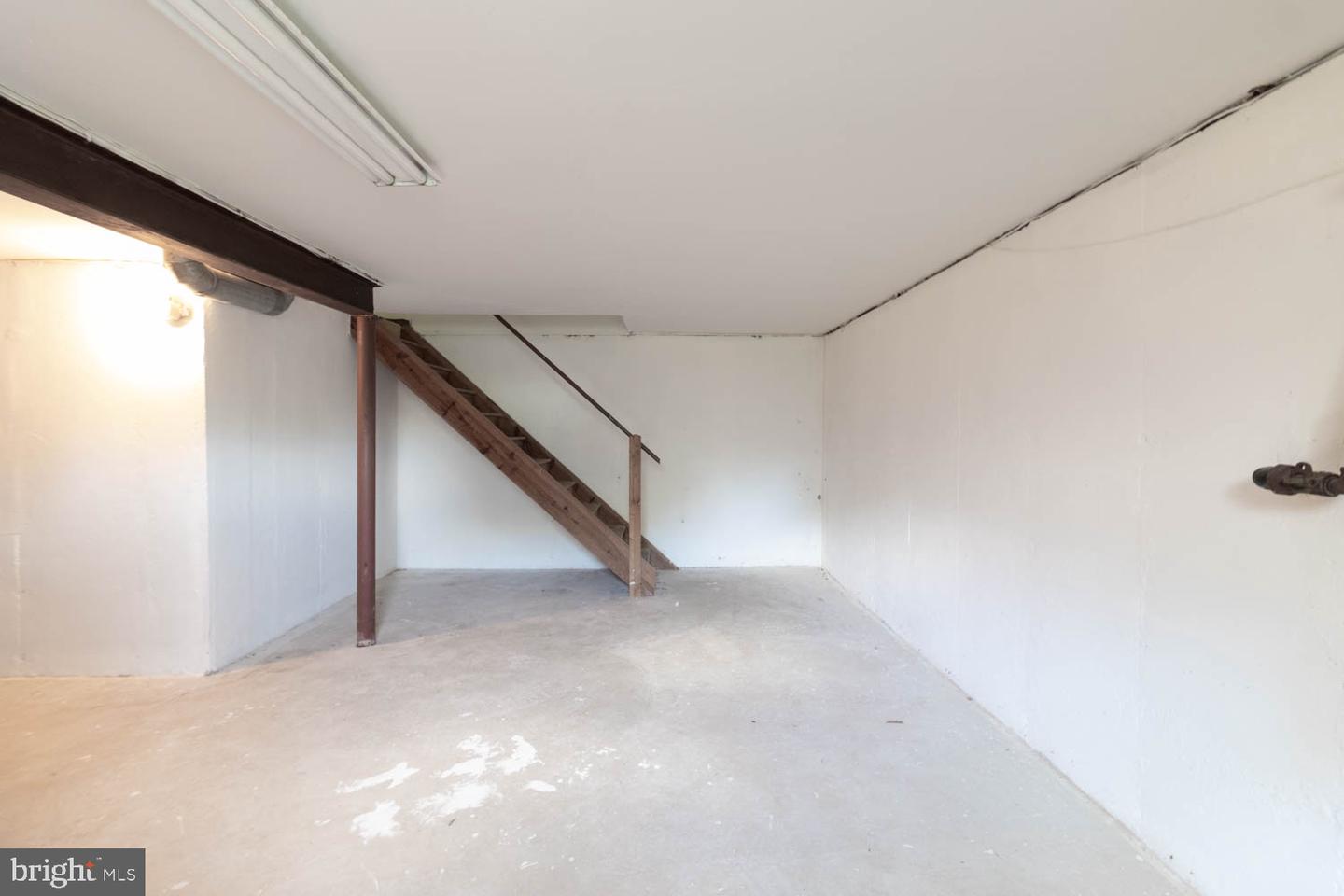 937 Caledonia St Property Photo 30