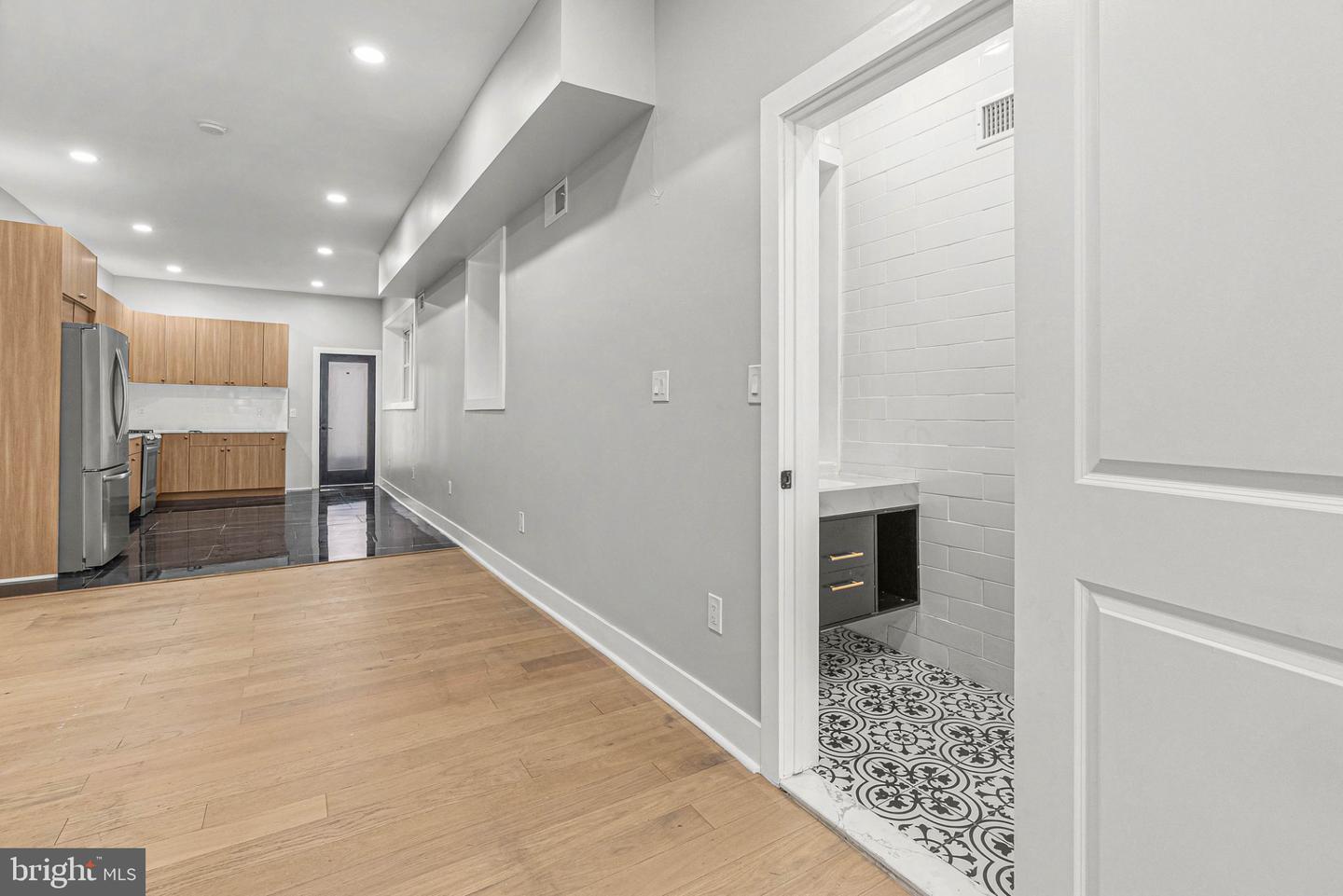 743 Morris St Property Photo 4