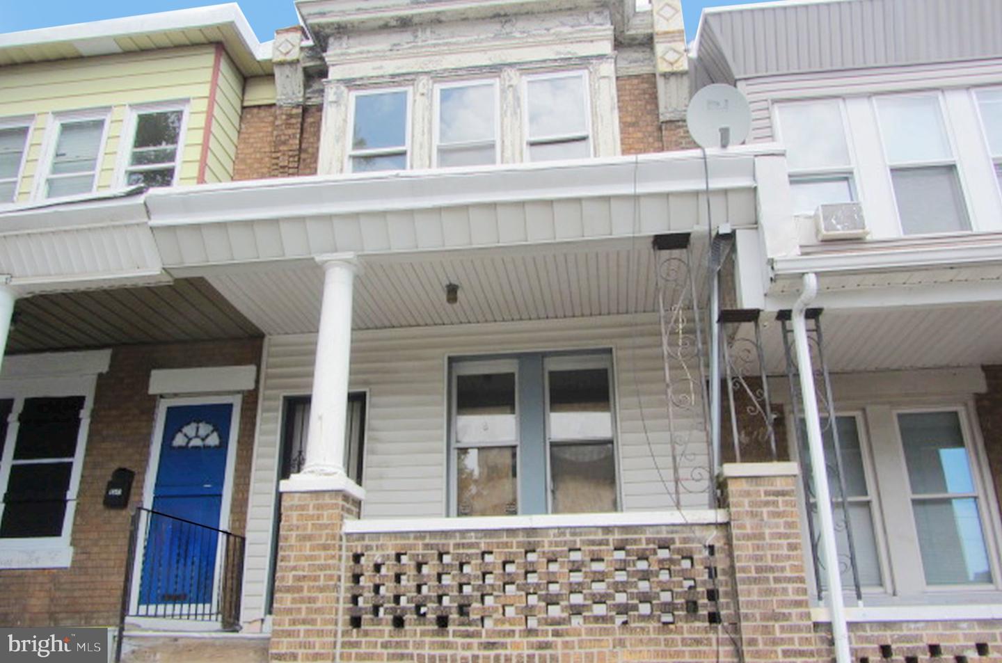 1545 Dyre St Property Photo 1