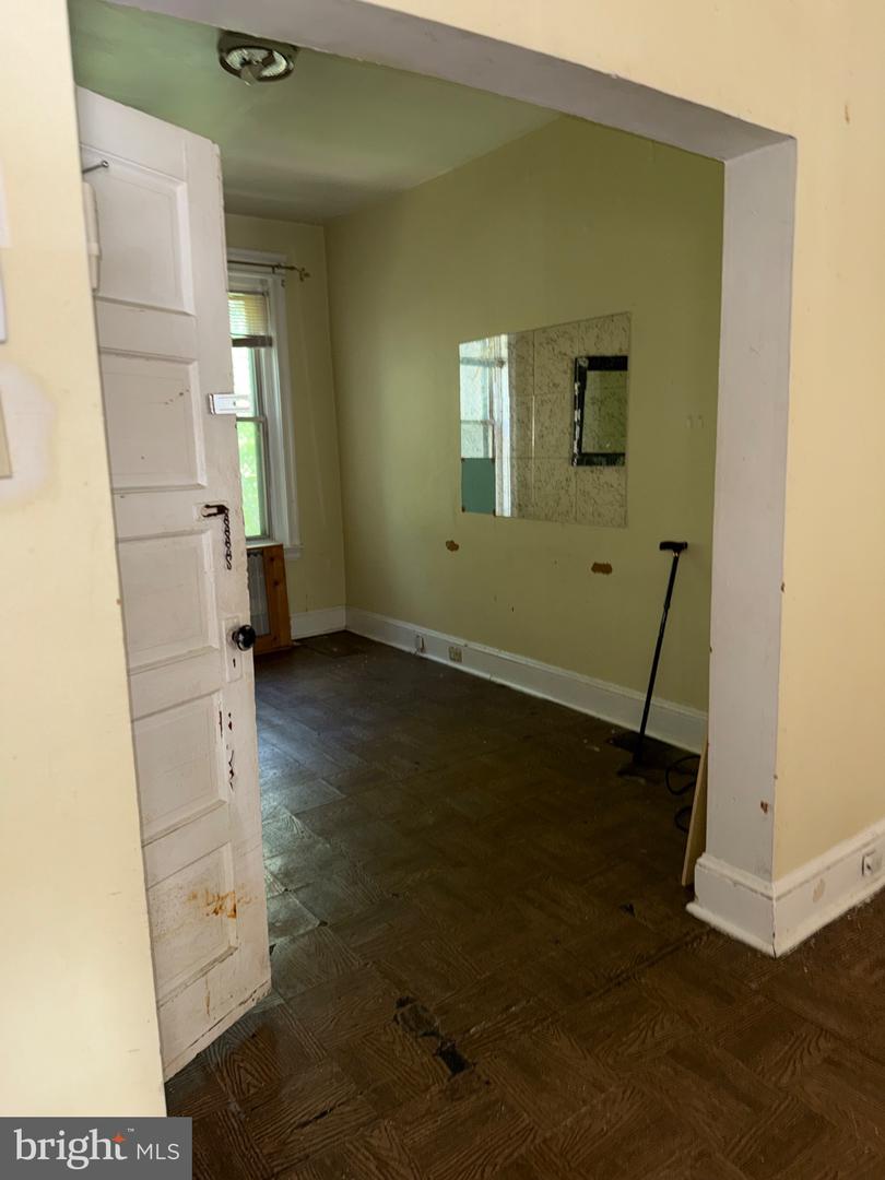 2912 N Lecount St Property Photo 10