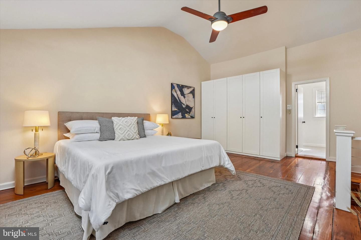 2045 Waverly St Property Photo 20