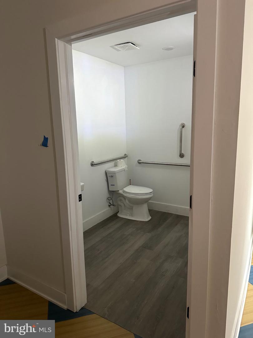 2234 Frankford Ave Property Photo 3