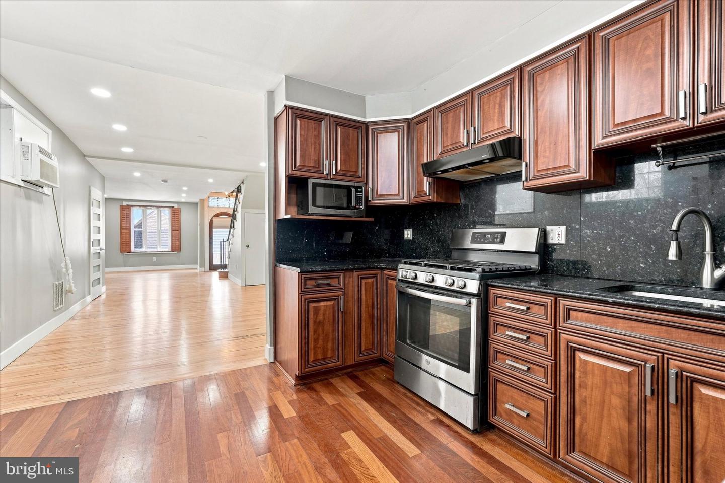 2519 Grays Ferry Ave Property Photo 14