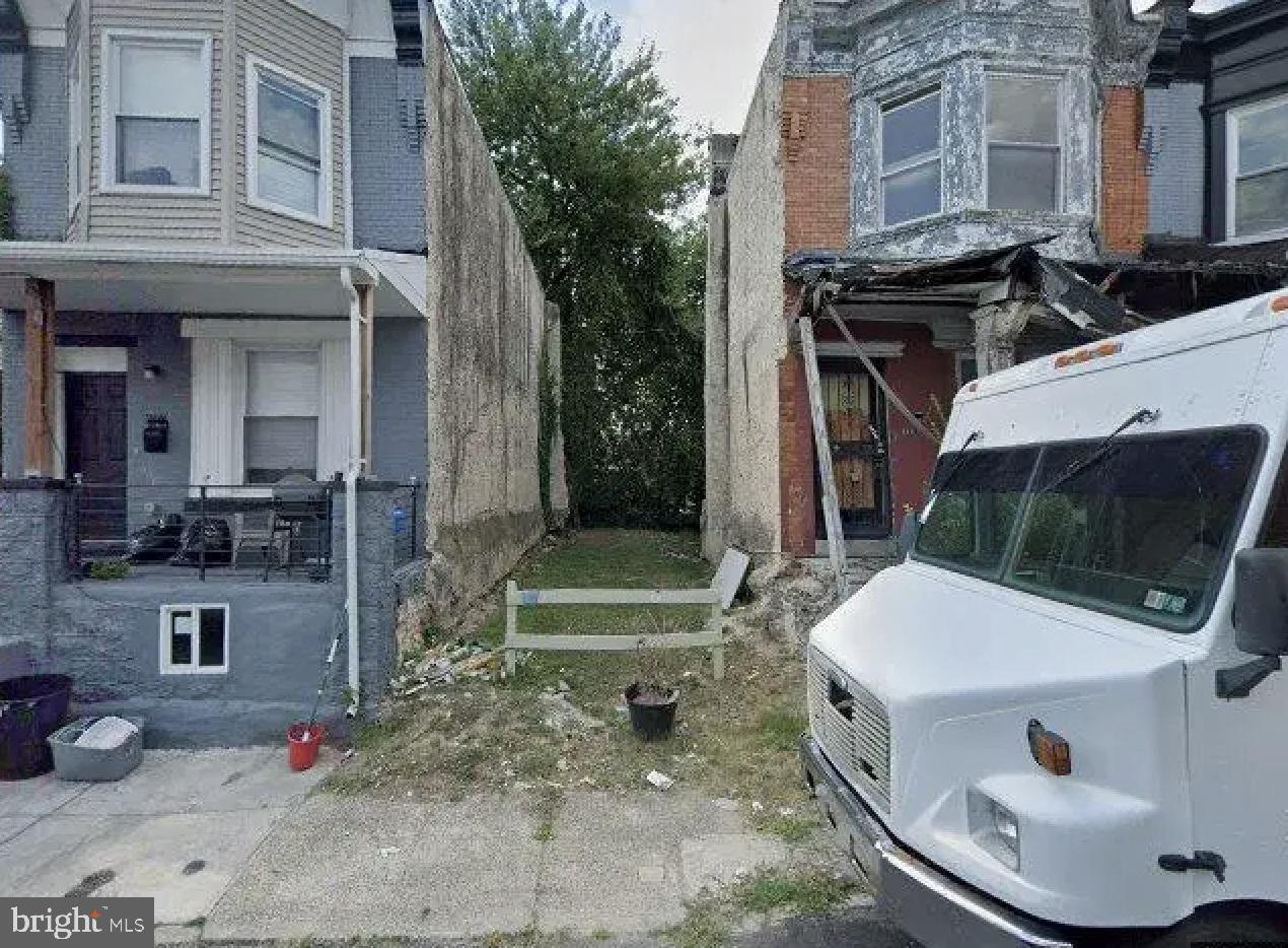 210 N SALFORD ST Property Photo 1