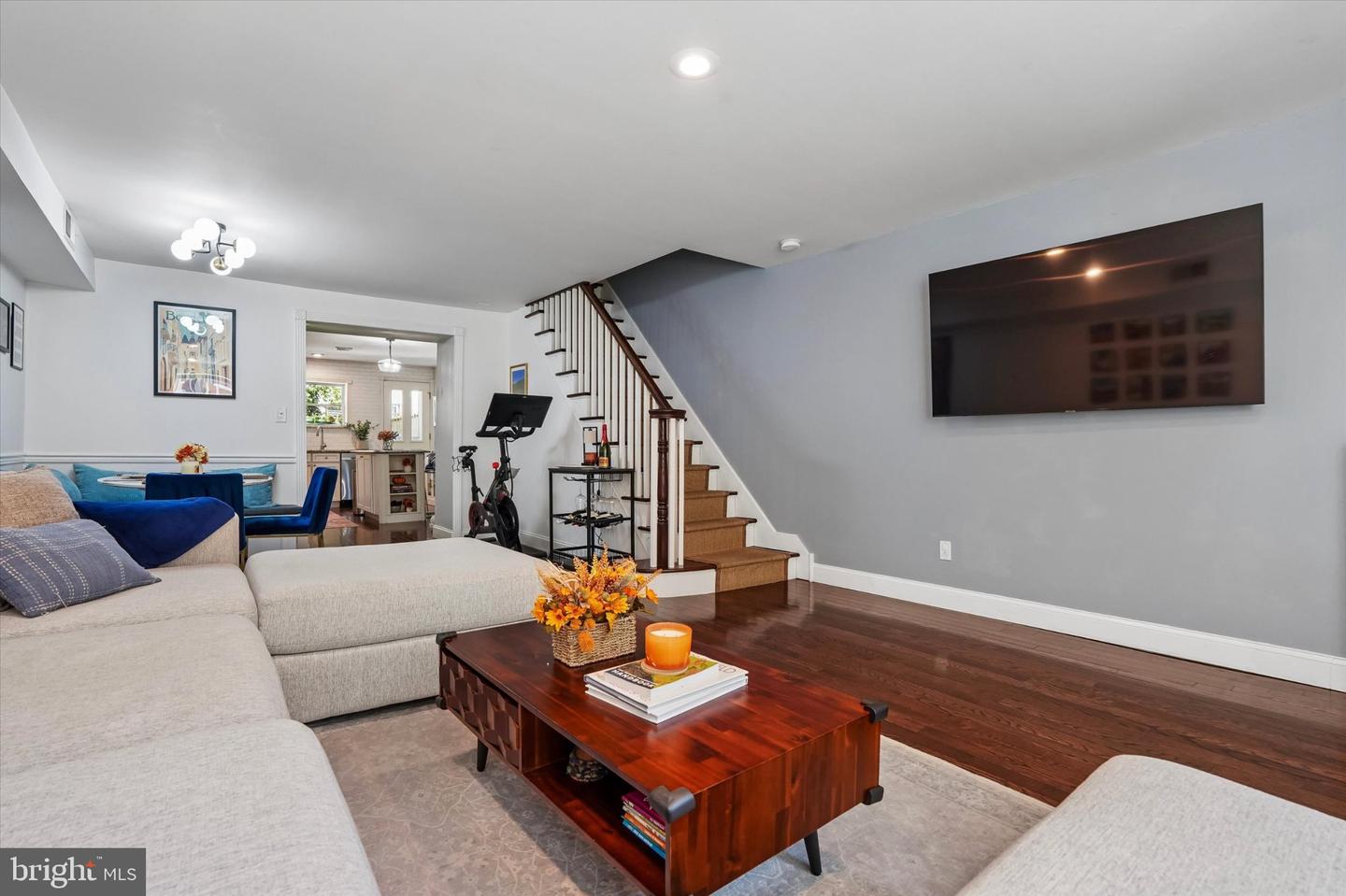1019 Annin St Property Photo 6